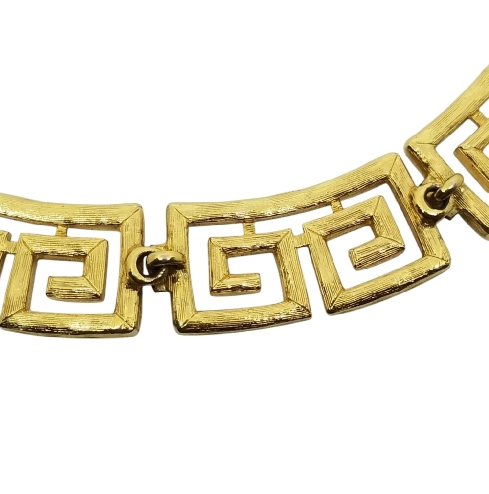GIVENCHY VINTAGE RARE GOLDTONE WITH BLACK & RED ENAMEL LOGO COLLAR  NECKLACE - Picture 8 of 10